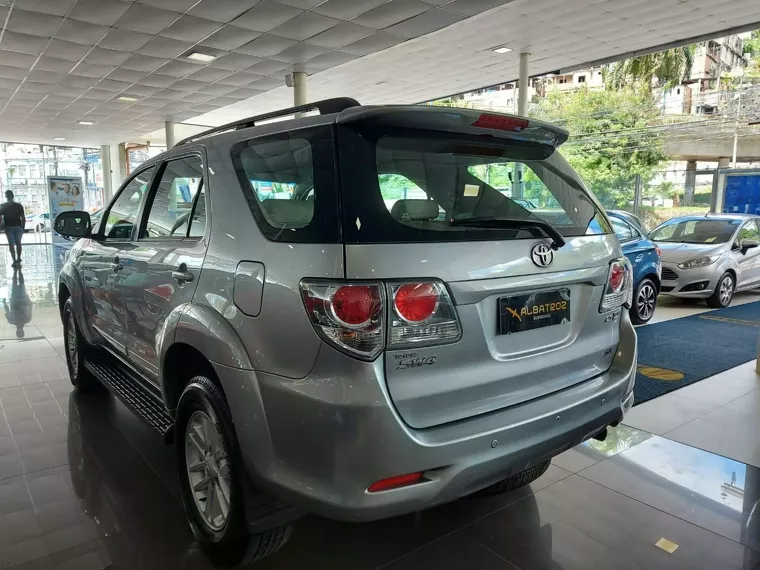 Toyota Hilux SW4 Prata 3