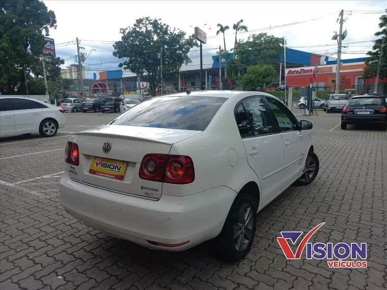 Volkswagen Polo Sedan Branco 18