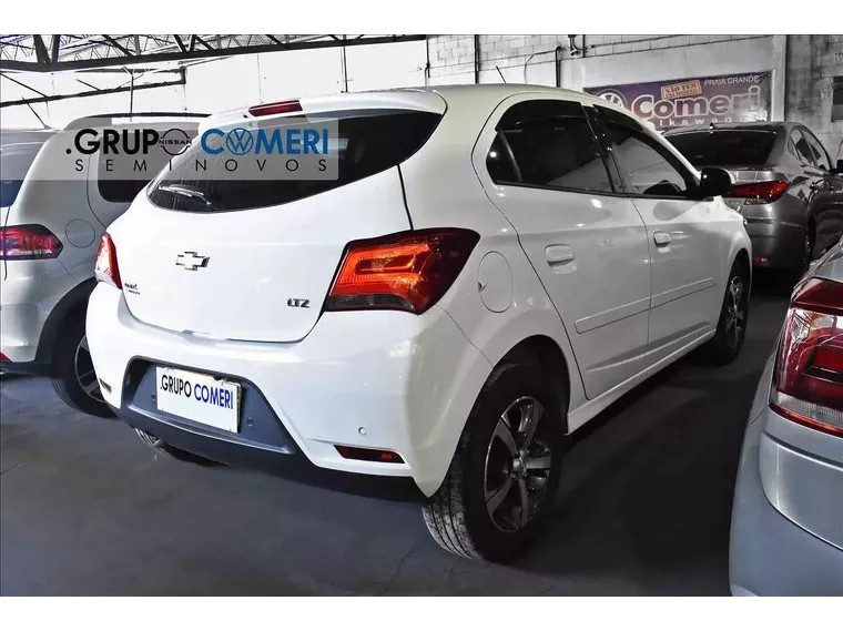 Chevrolet Onix Branco 8