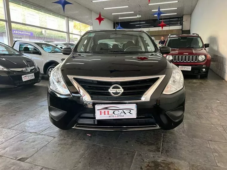 Nissan Versa Preto 11