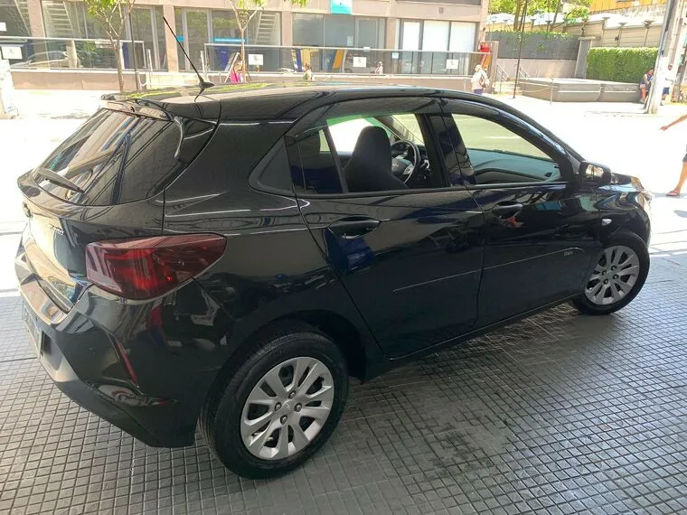 Chevrolet Onix Preto 4