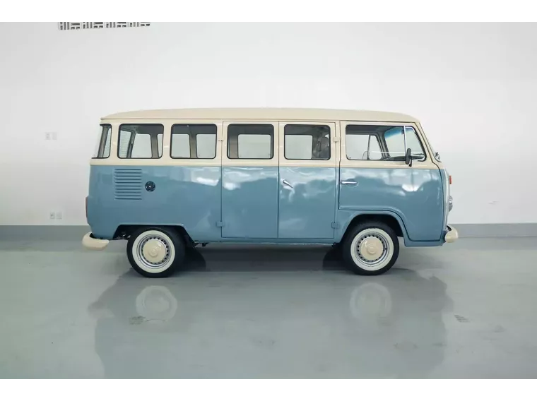 Volkswagen Kombi Azul 3