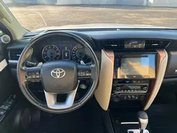 Toyota Hilux SW4