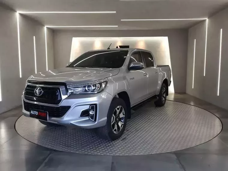 Toyota Hilux Prata 9