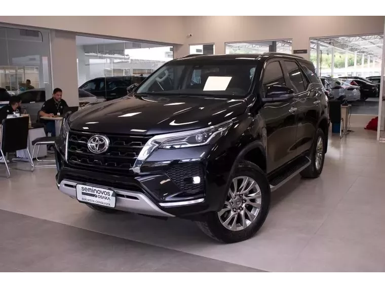 Toyota Hilux SW4 Preto 19