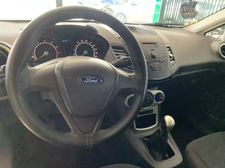 Ford Fiesta Branco 4