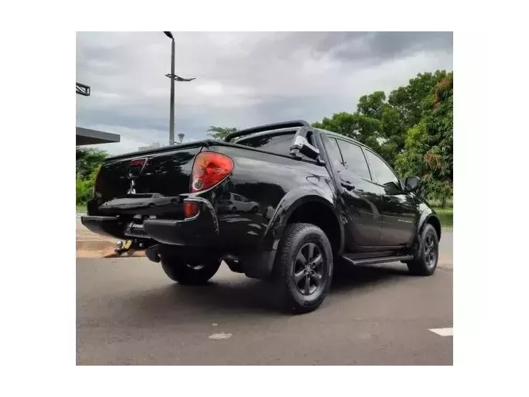 Mitsubishi L200 Triton Preto 2