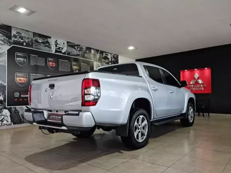 Mitsubishi L200 Triton Prata 17