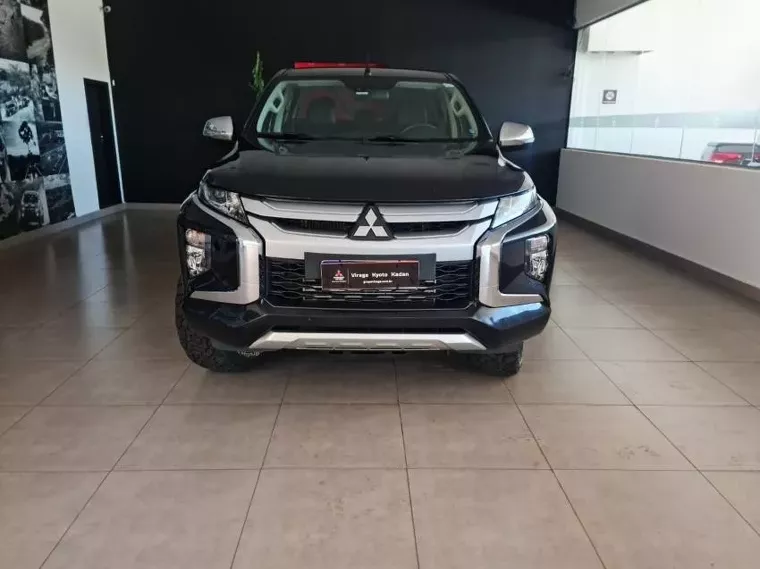 Mitsubishi L200 Triton Preto 14