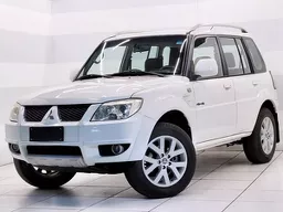 Mitsubishi Pajero TR4