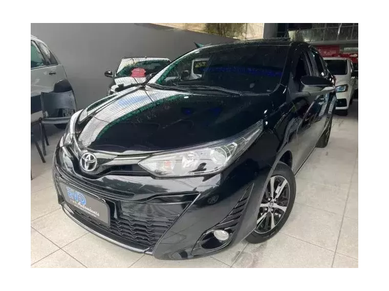 Toyota Yaris Preto 7