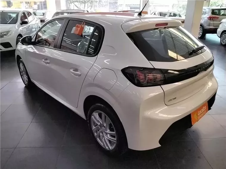 Peugeot 208 Branco 11