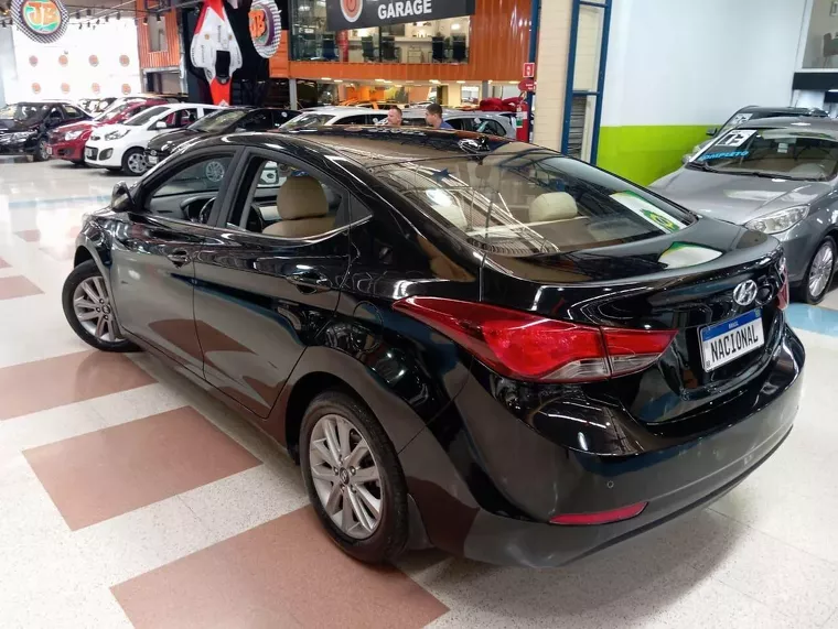 Hyundai Elantra Preto 4