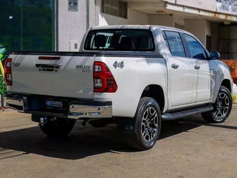 Toyota Hilux Branco 1