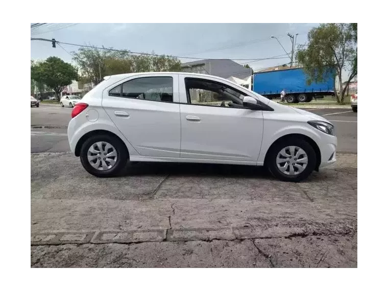 Chevrolet Onix Branco 2