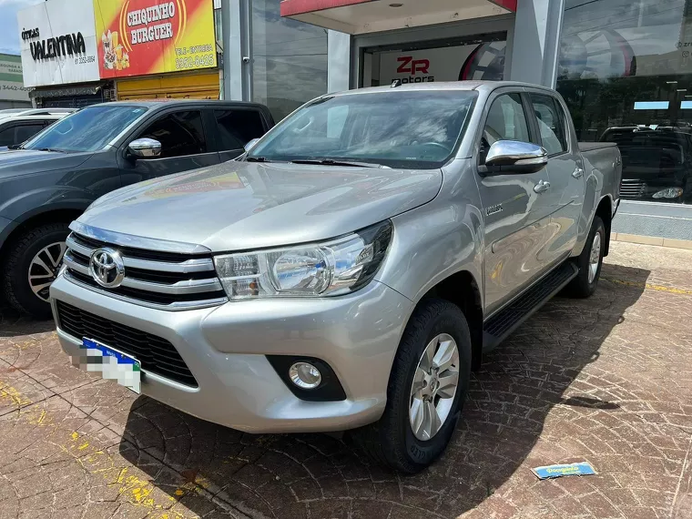 Toyota Hilux Prata 1