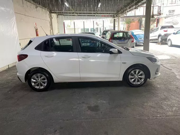 Chevrolet Onix Branco 5