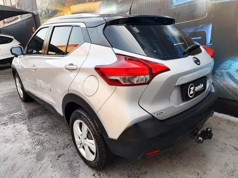 Nissan Kicks Prata 14