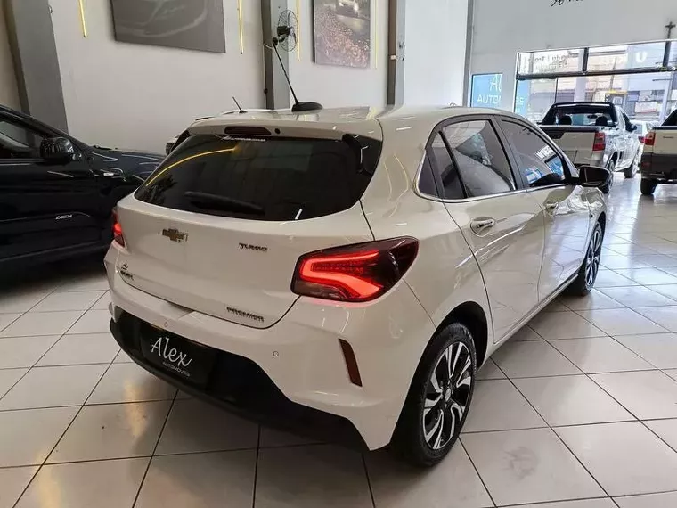 Chevrolet Onix Branco 16