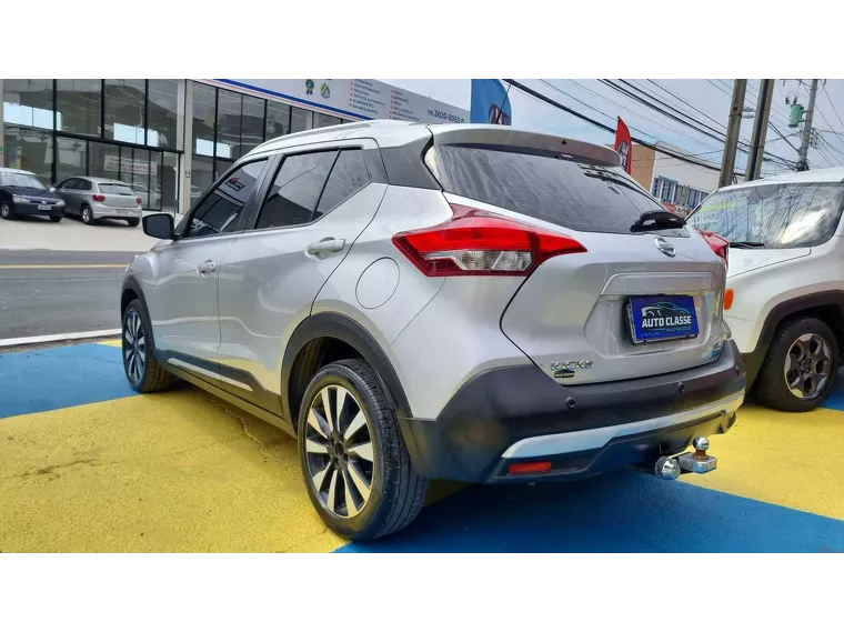 Nissan Kicks Prata 8