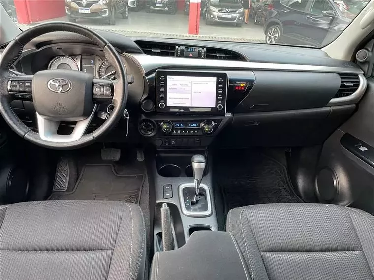 Toyota Hilux Preto 12