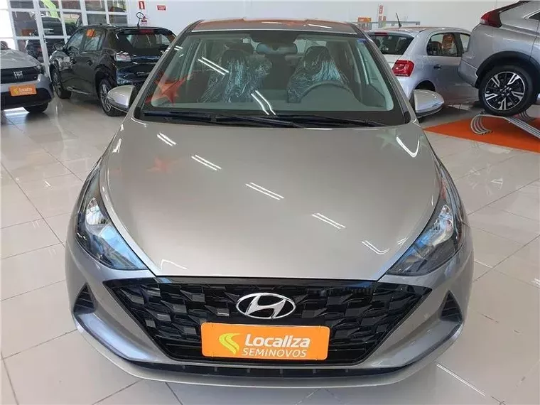 Hyundai HB20 Prata 9