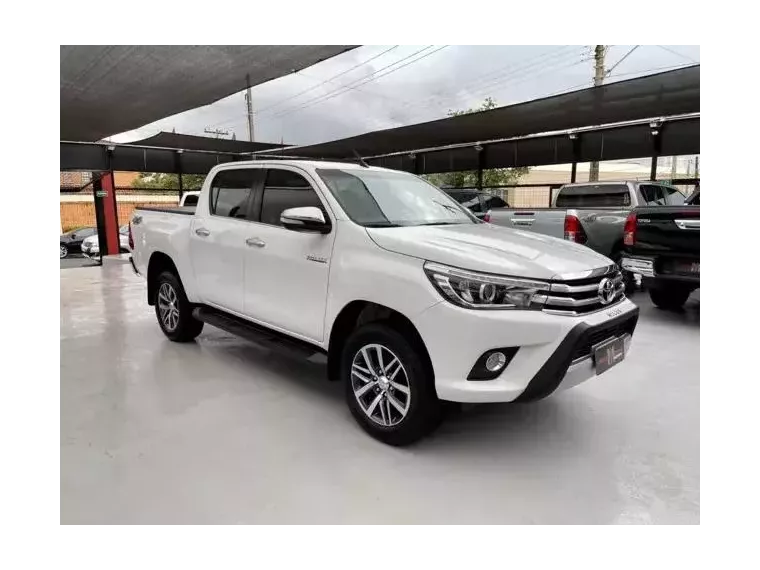 Toyota Hilux Branco 1