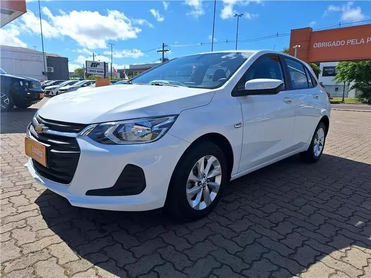 Chevrolet Onix Branco 9