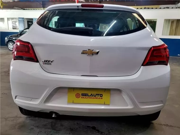 Chevrolet Onix Branco 1