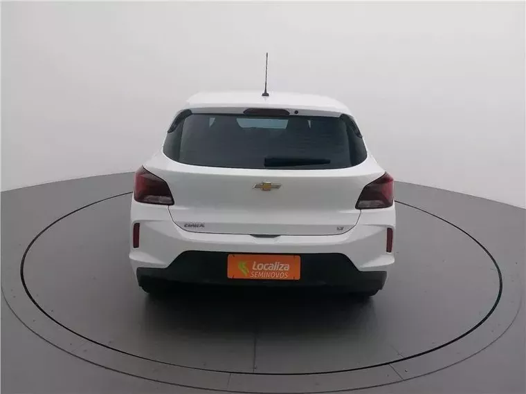 Chevrolet Onix Branco 14