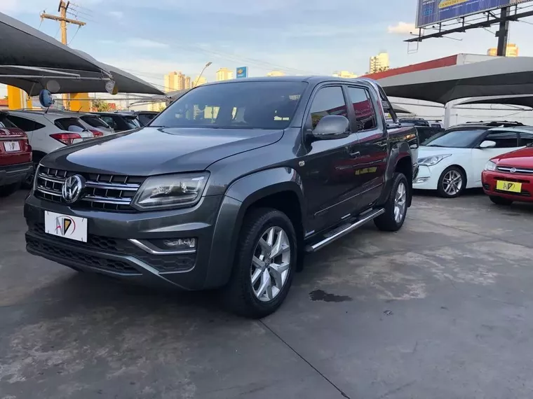 Volkswagen Amarok Cinza 1