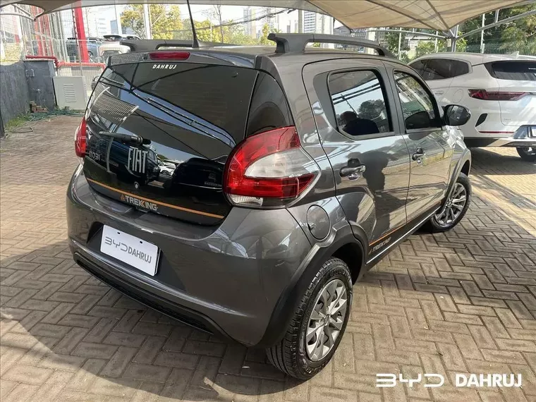 Fiat Mobi Cinza 18