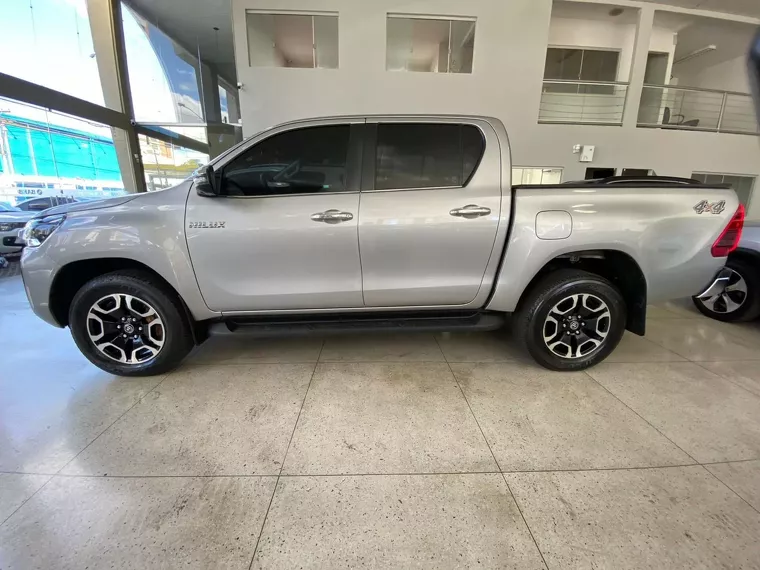 Toyota Hilux Prata 9