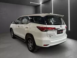 Toyota Hilux SW4