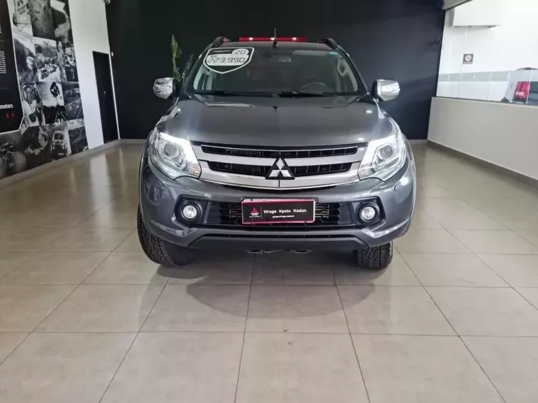 Mitsubishi L200 Triton Cinza 16