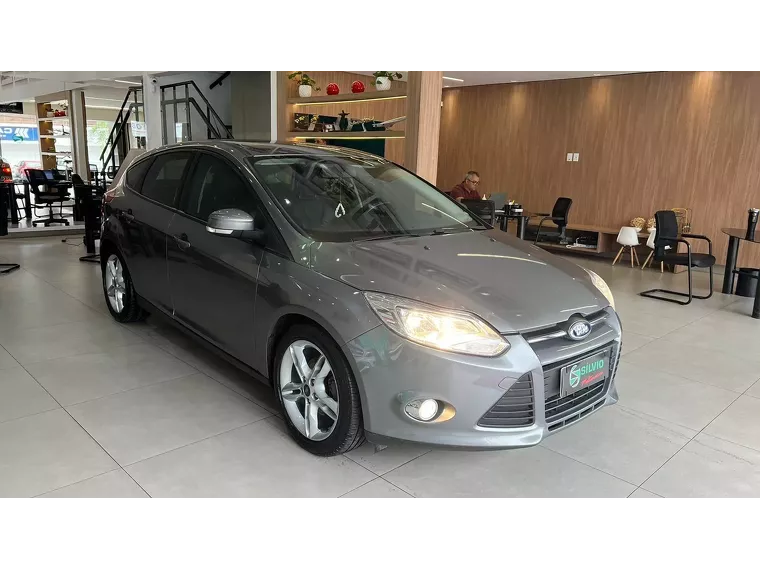 Ford Focus Cinza 1