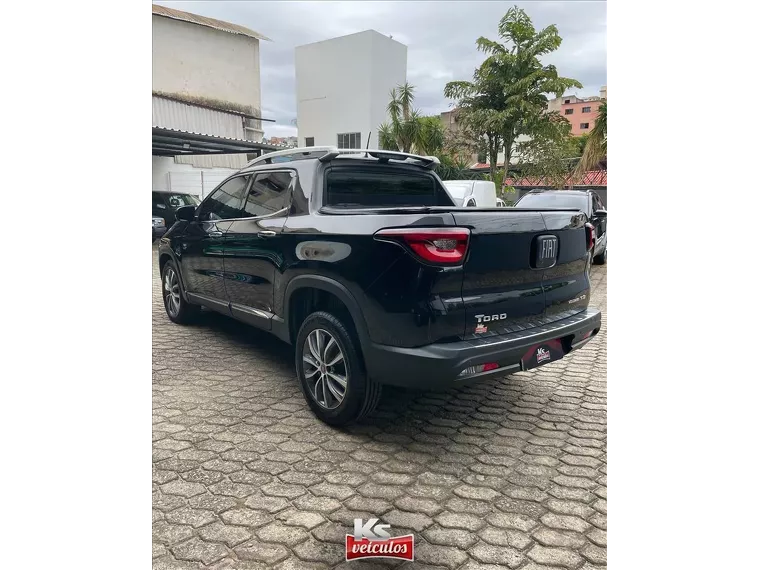 Fiat Toro Preto 10