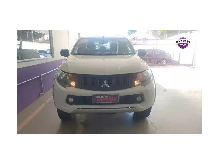 Mitsubishi L200 Branco 9