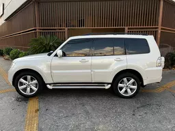 Mitsubishi Pajero Full