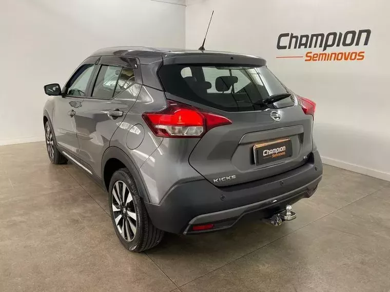 Nissan Kicks Cinza 2