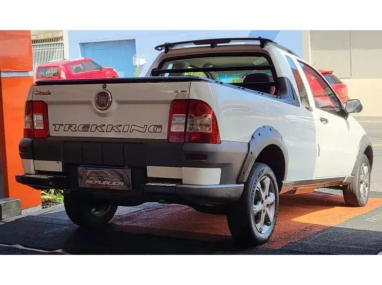 Fiat Strada Branco 13