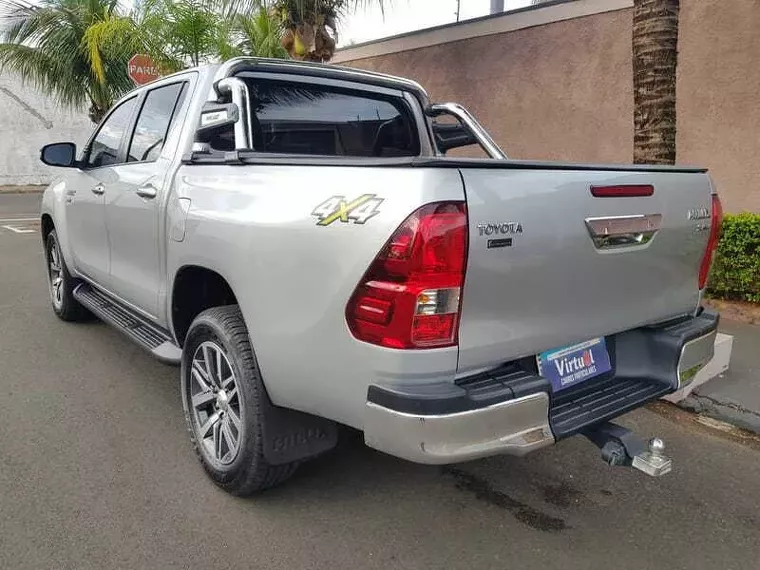 Toyota Hilux Prata 13