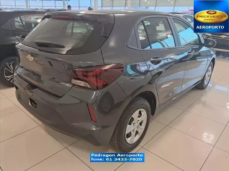 Chevrolet Onix Cinza 4