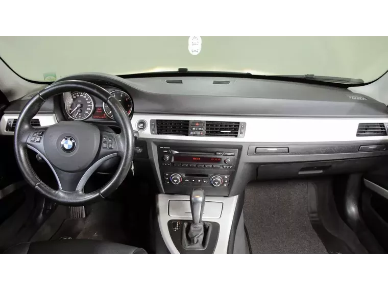 BMW 320i Prata 17