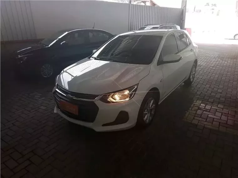 Chevrolet Onix Branco 2