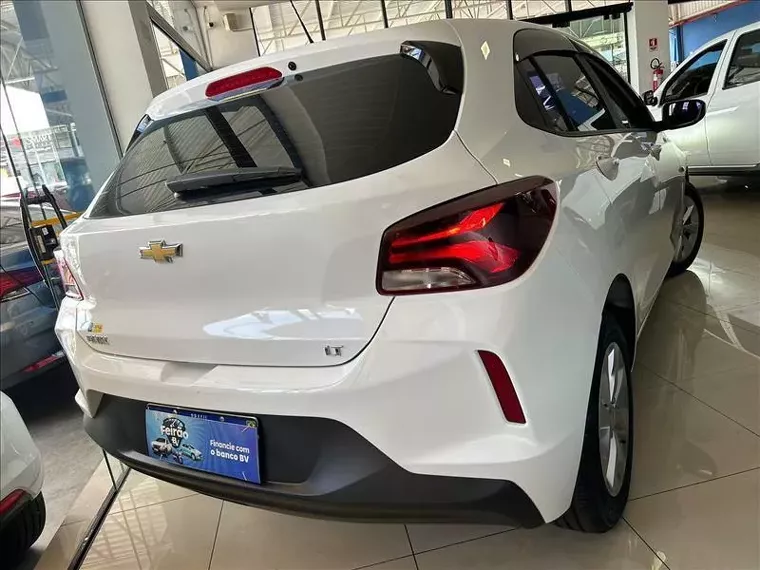 Chevrolet Onix Branco 7