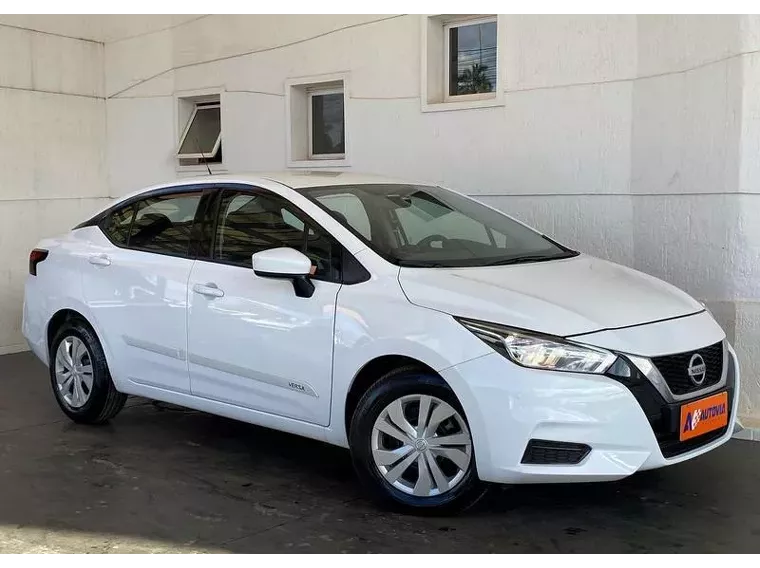 Nissan Versa Branco 7