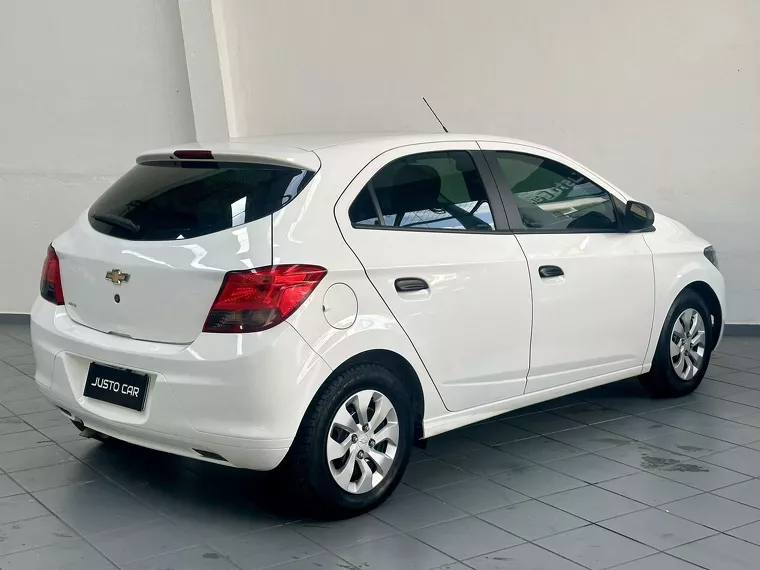 Chevrolet Onix Branco 4