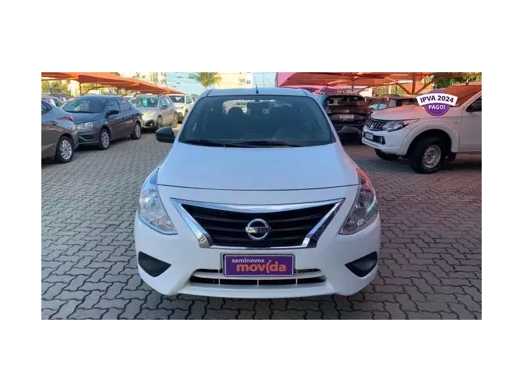 Nissan Versa Branco 6