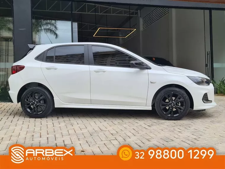 Chevrolet Onix Branco 12